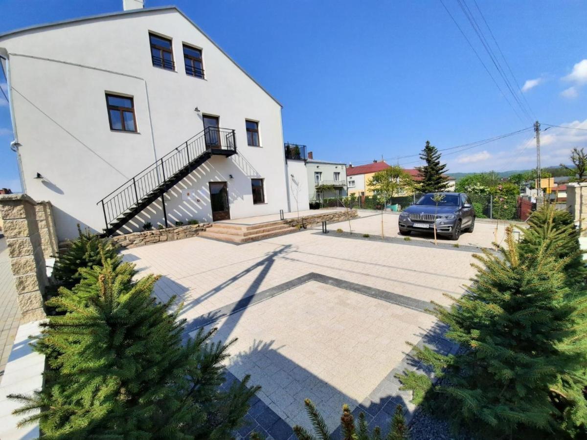 Apartamenty Dukla Bagian luar foto