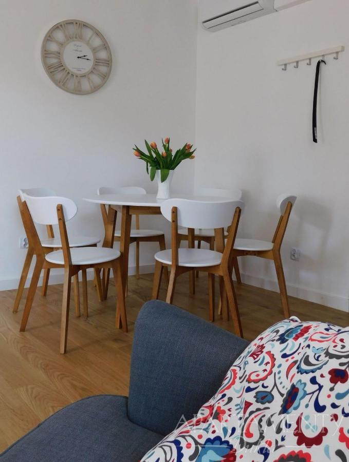 Apartamenty Dukla Bagian luar foto